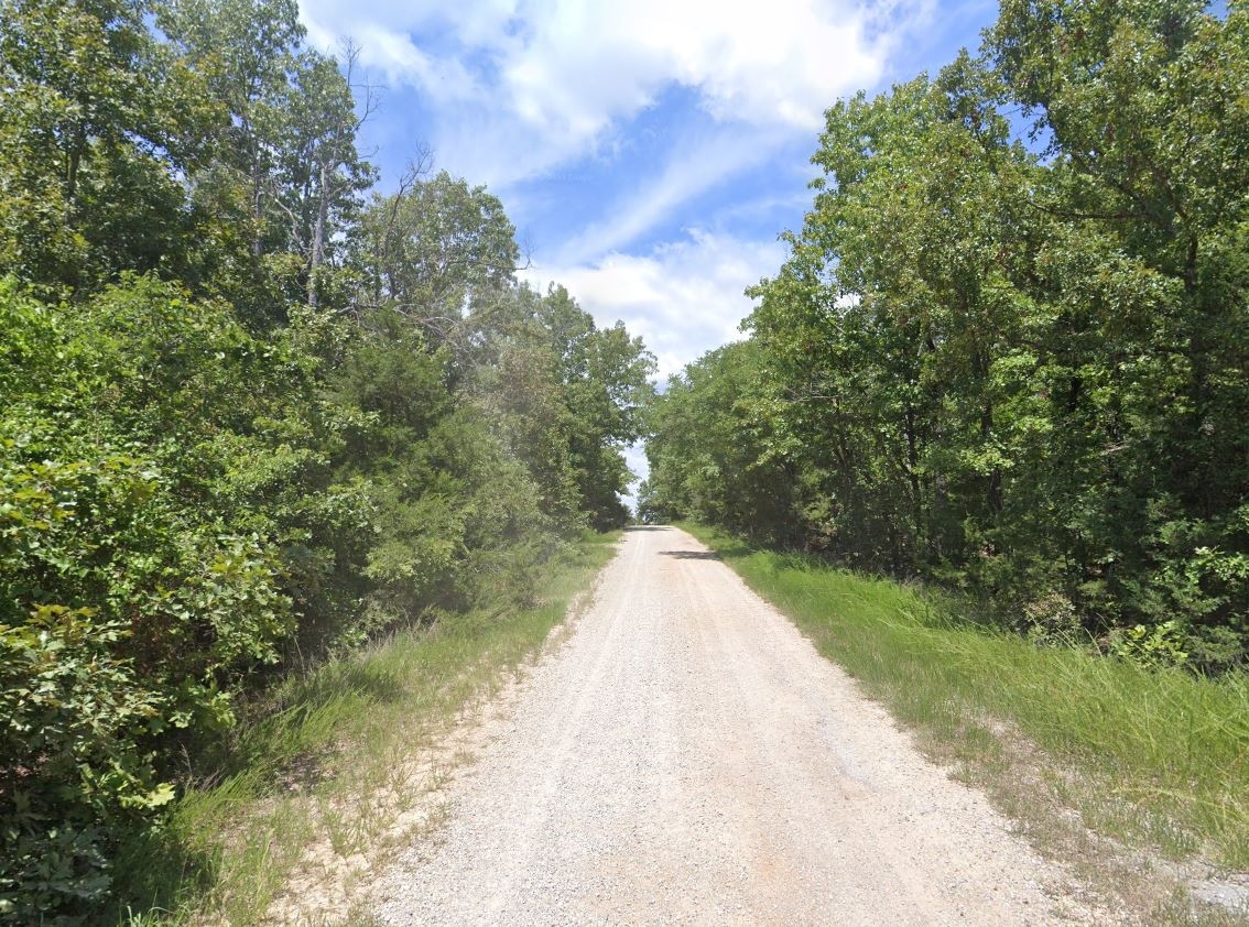 Fulton County Homesite in Cherokee Village Between Lake Omaha and the South Fork Spring River - Image 11