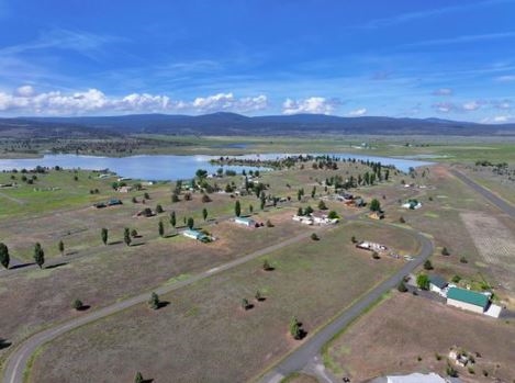 Great Road Frontage 0.14 Acre Lot near Nice Homes by Cal Pines Lodge and Donovan Reservoir in Modoc County California! Low Monthly Payments! - Image 4