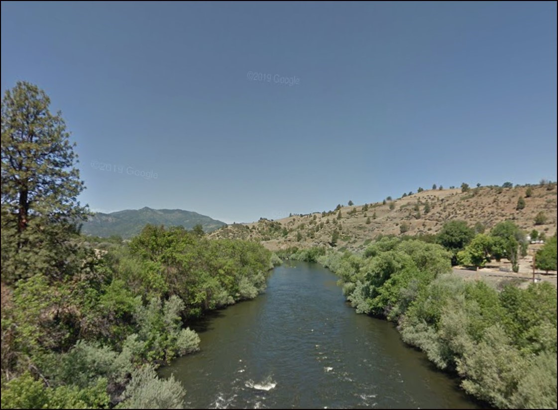 Siskiyou County Lot near Homes and Beautiful Northern California Scenery