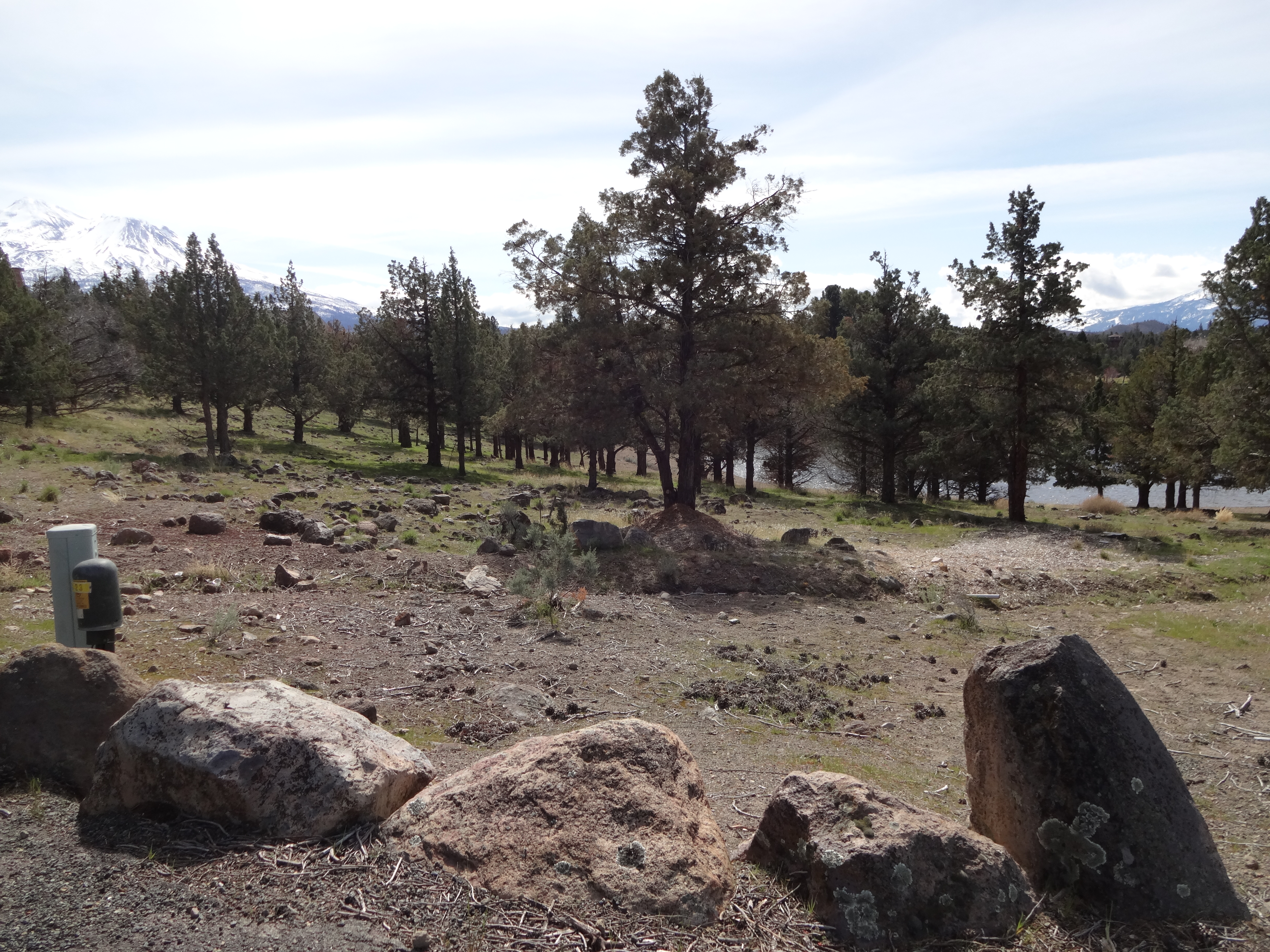 Future Homesite with Community Amenities, Lake Recreation, and Mount Shasta Nearby in Siskiyou County