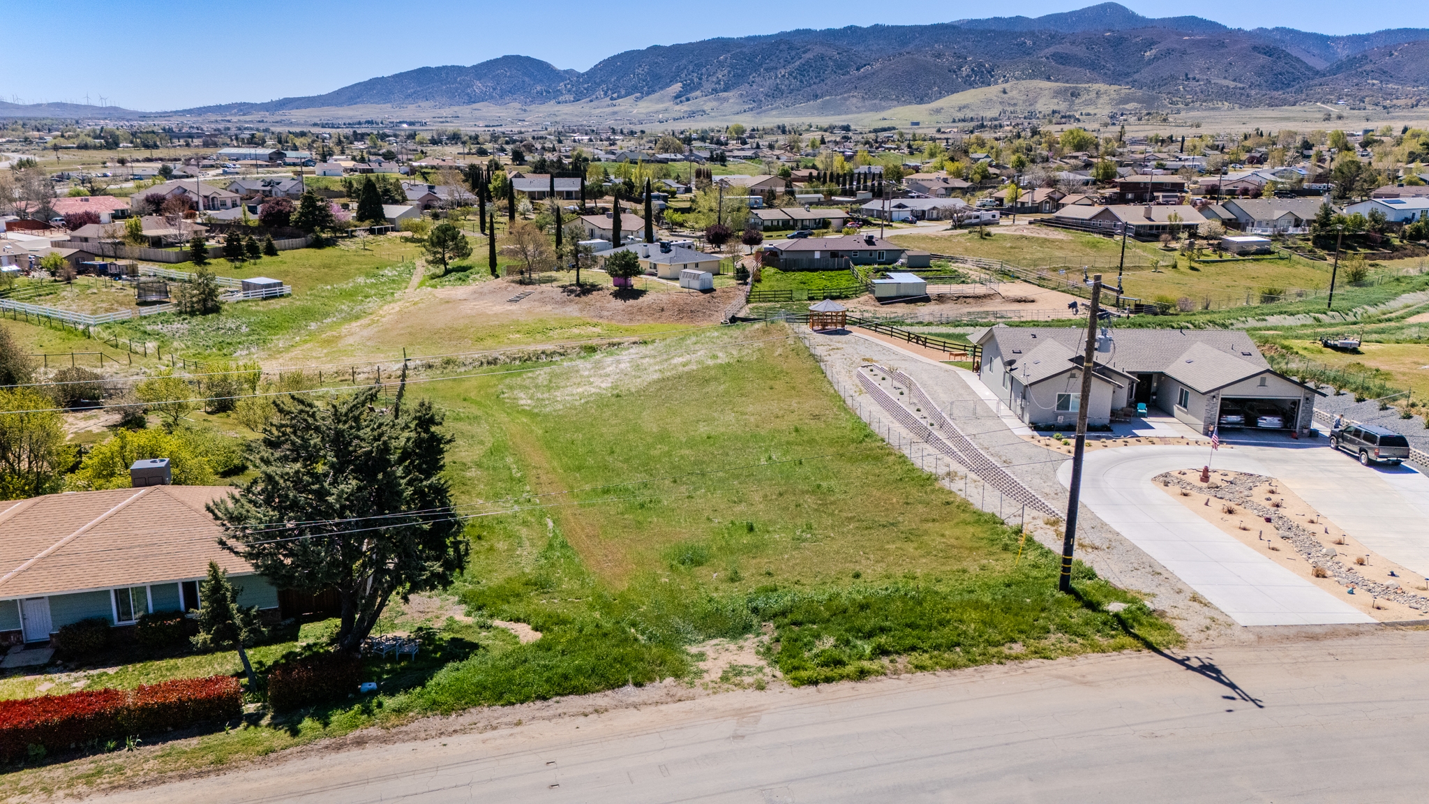 Home and Garden Potential on 0.83 Acres in Golden Hills, Kern County, California