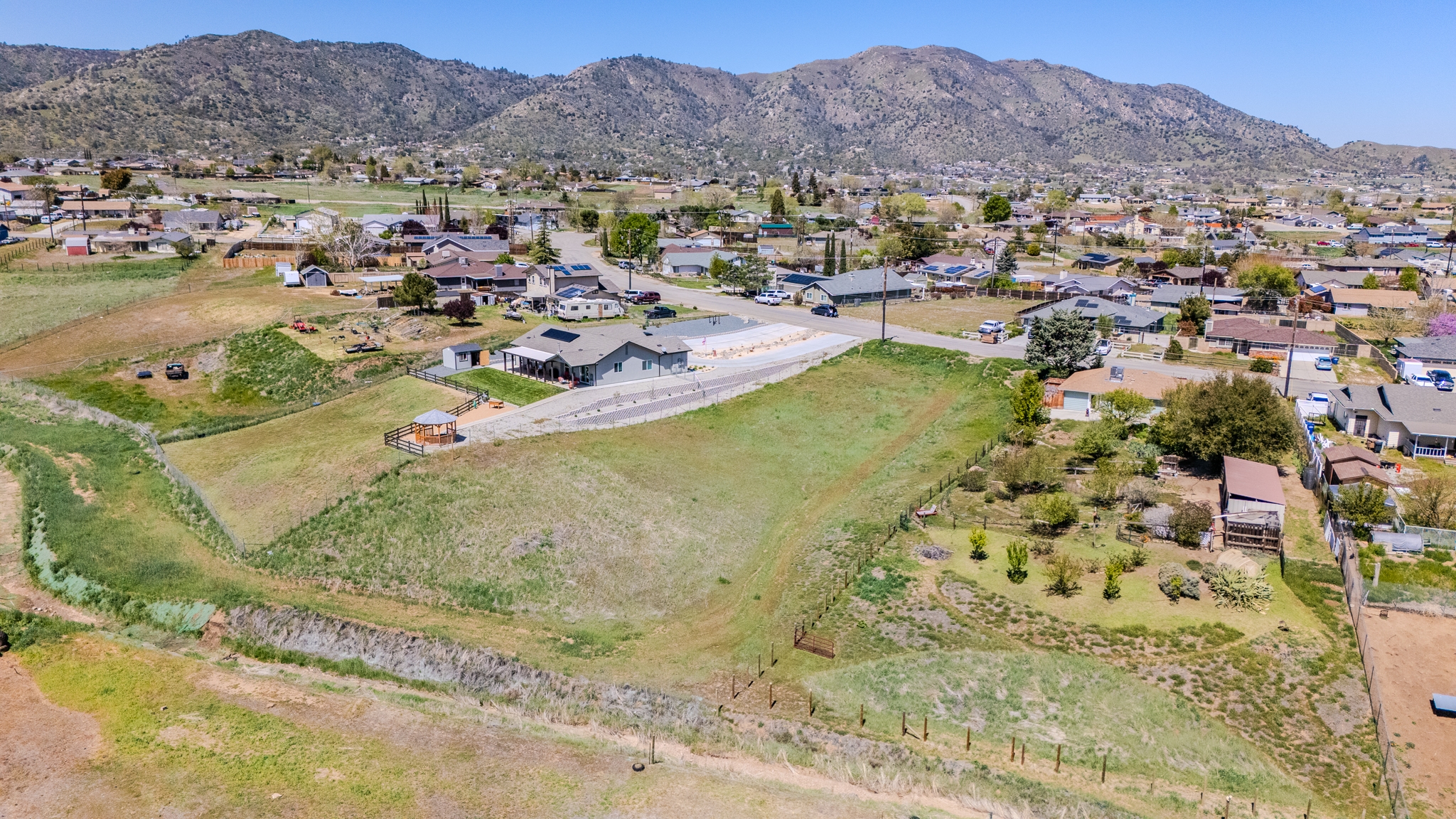 Home and Garden Potential on 0.83 Acres in Golden Hills, Kern County, California