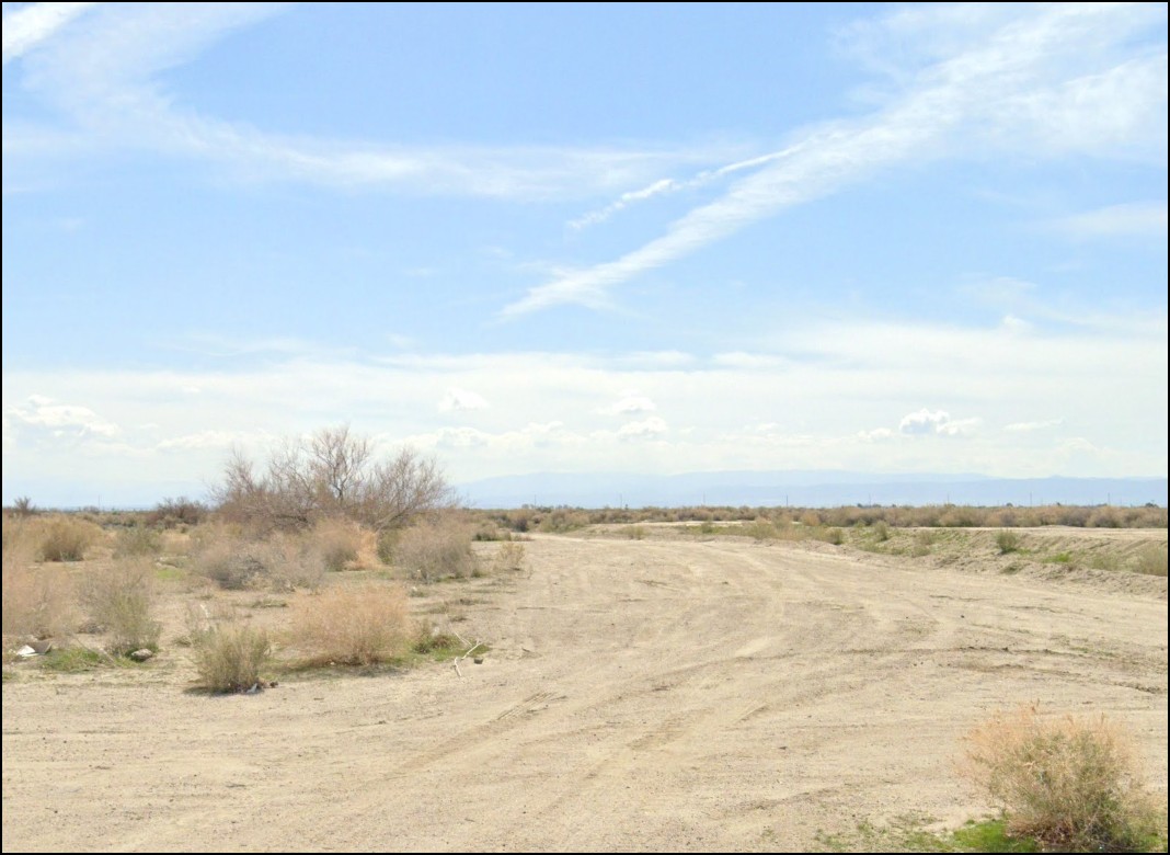 Southern California Kern County 2.5 Acre Property in Rosamond! Superb Investment in Nice Town Loaded with Local Amenities! Low Monthly Payments! - Image 4