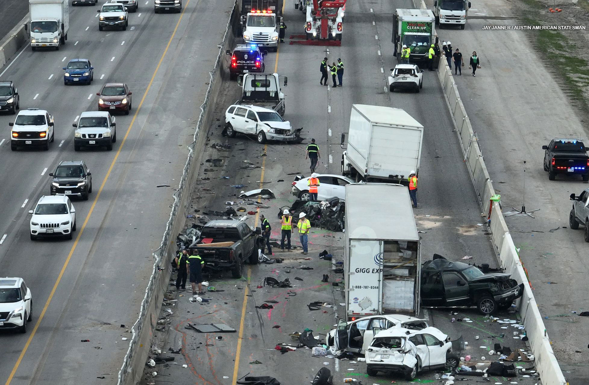 Suspect in deadly I-35 pileup set for bond hearing this month