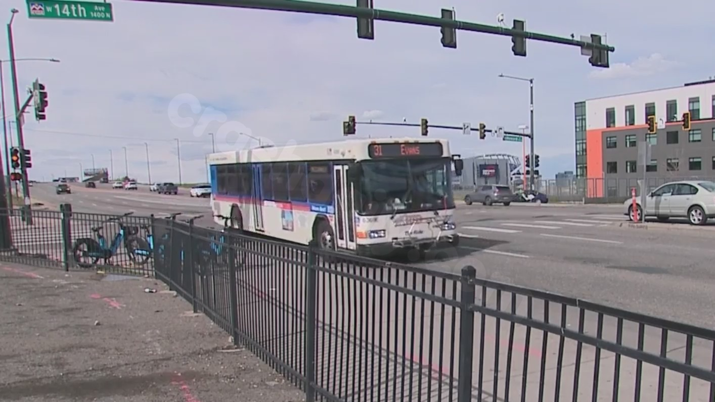 2 dead in crash on Federal in Denver