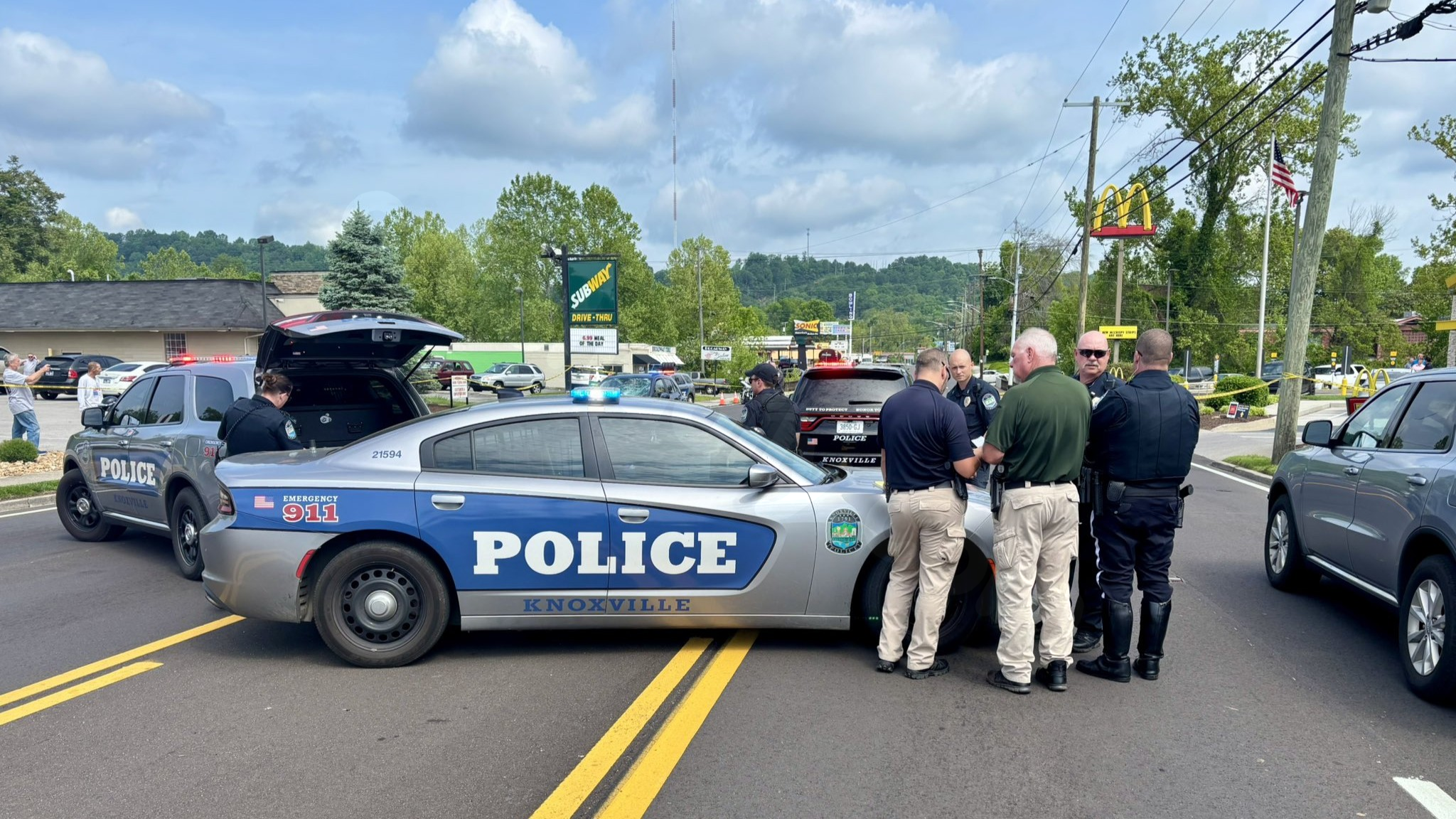 Knoxville Police investigating fatal pedestrian crash on North Broadway