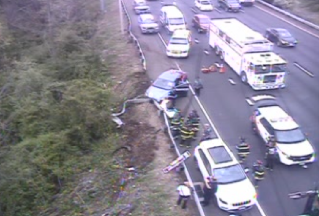 Multi-vehicle crash slows traffic on I-91 North in New Haven