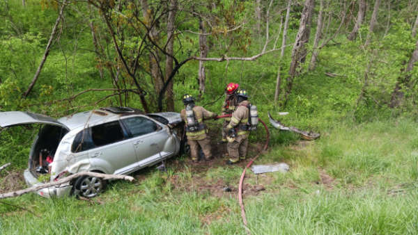 No one harmed in solo car accident close to Versailles