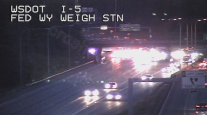 Southbound I-5 lanes blocked due to deadly collision near Federal Way