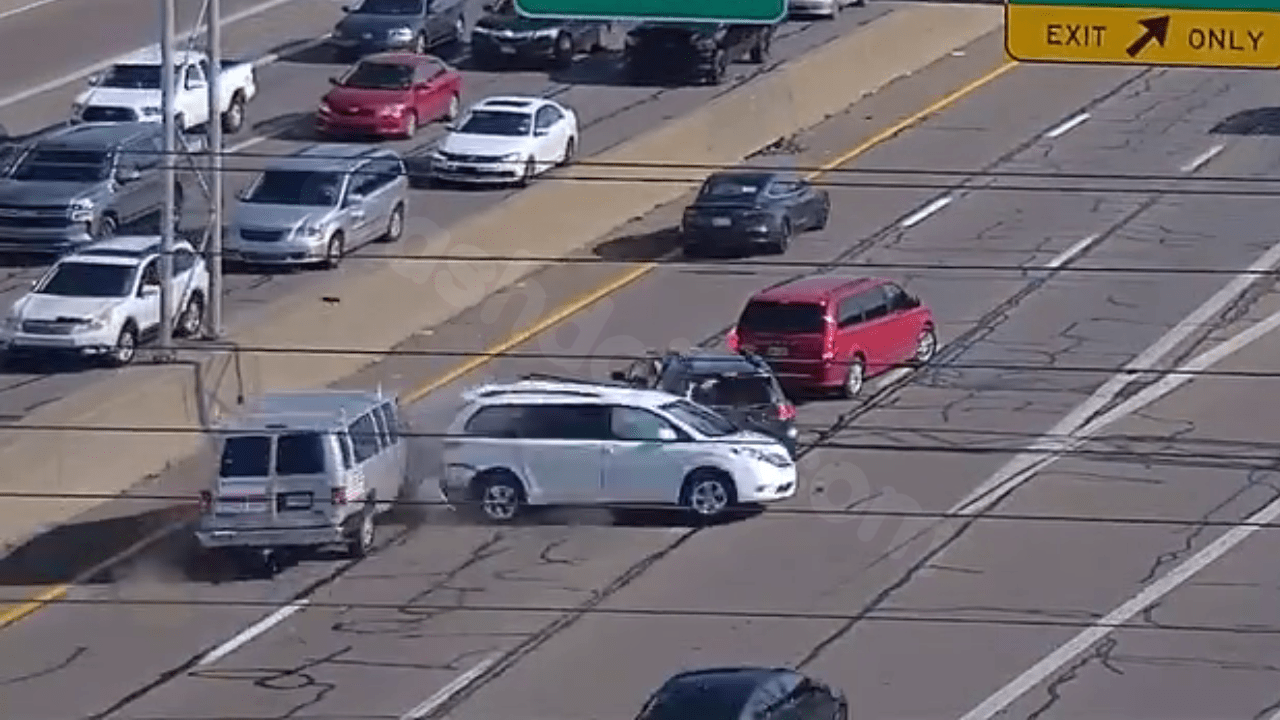 Three vehicle collision on Interstate 71 near stationary vehicle before exit