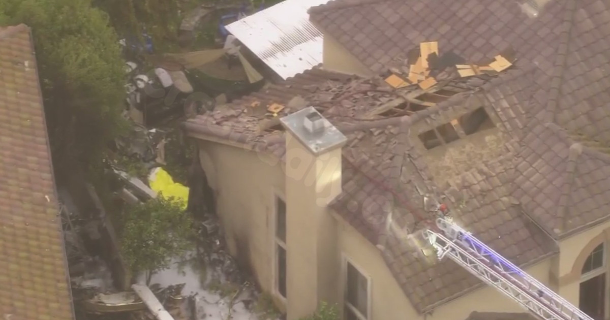 Fatal small plane crash in Simi Valley neighborhood led to 2 deaths.
