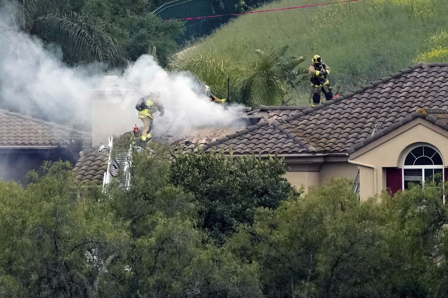 Two people killed in single-engine plane crash in Simi Valley neighborhood
