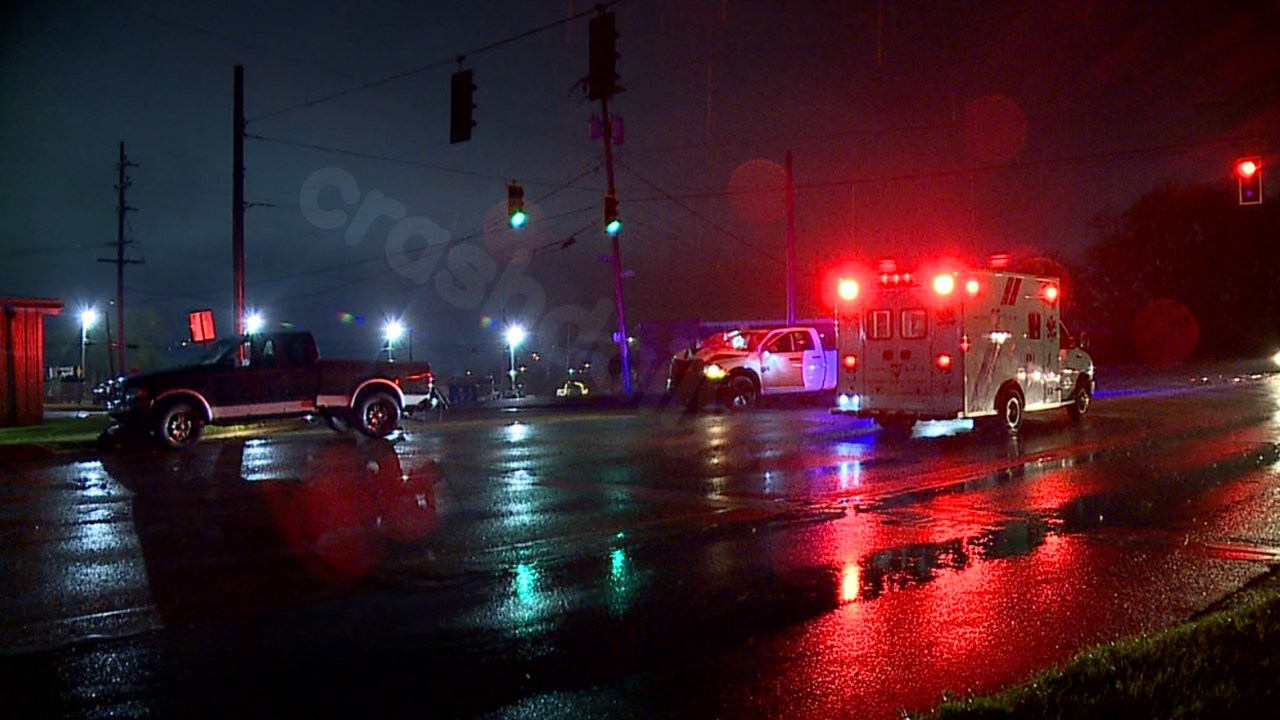 Two injured in triple-car collision in Youngstown