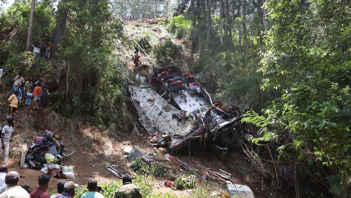 Bus accident in Sri Lanka claims lives of 21 and leaves at least 14 injured