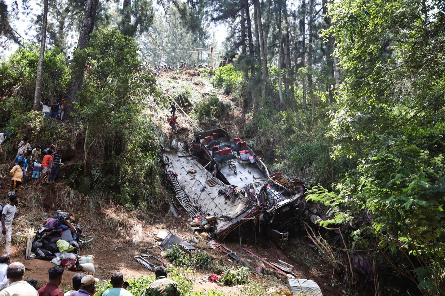 Deadly crash as bus goes off cliff in Sri Lanka