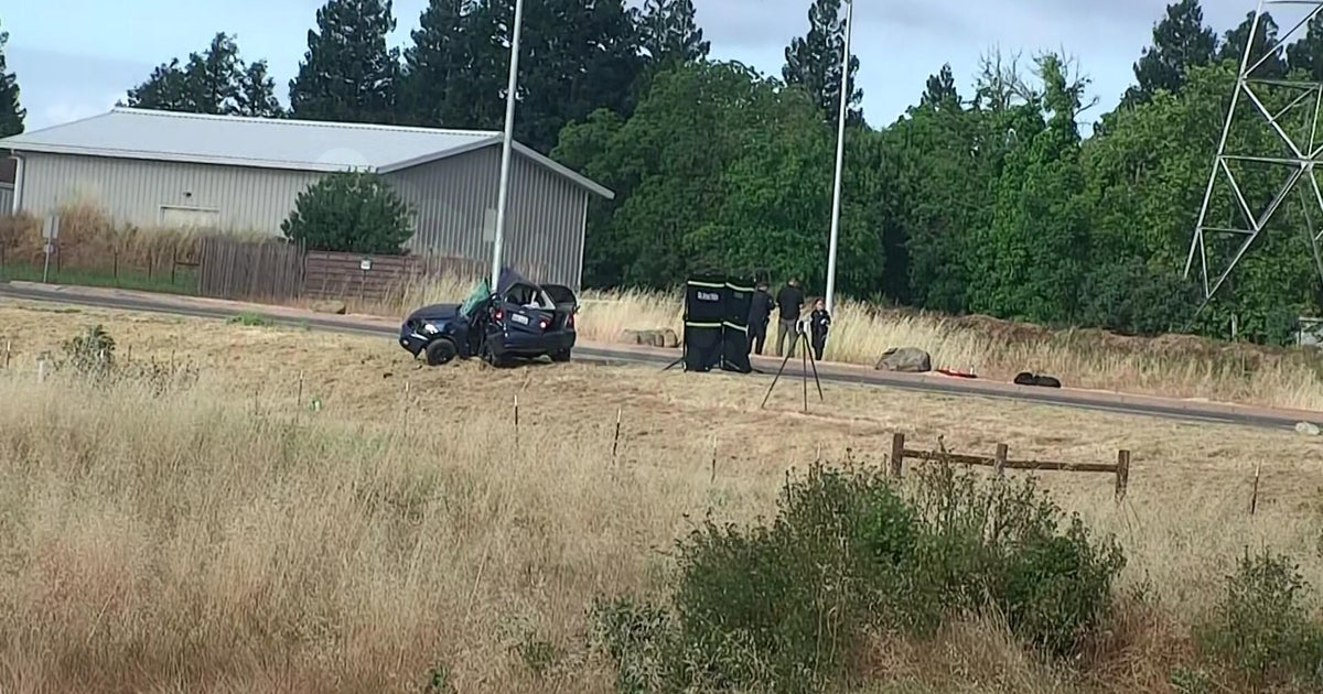 Elk Grove police investigating deadly crash on Waterman Road