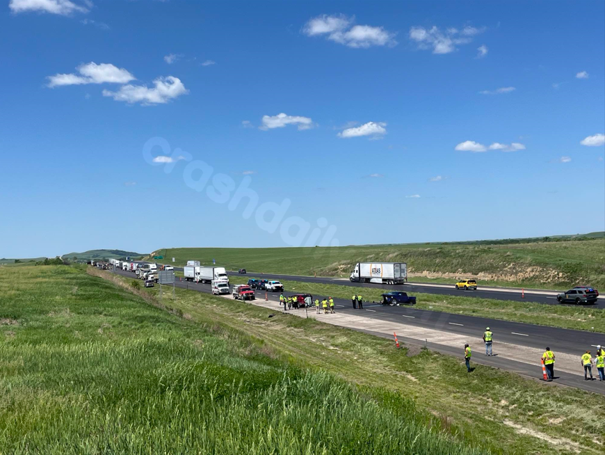 One dead in multi-vehicle I-70 crash in Wabaunsee County