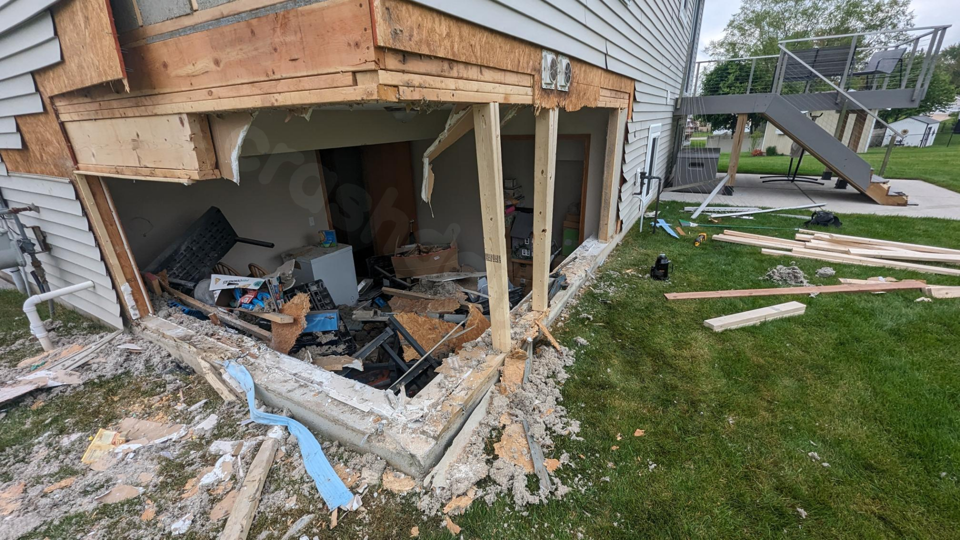 Car crashes into house in Wyoming