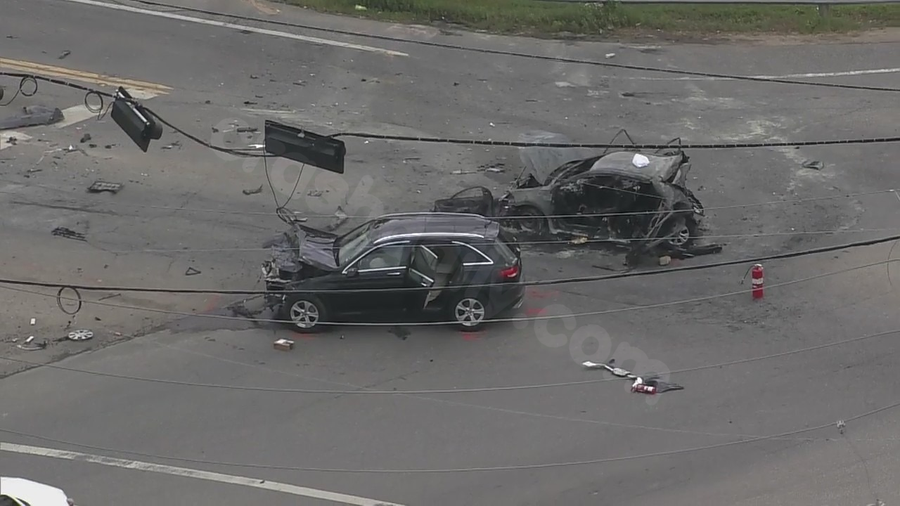 One dead after 3-vehicle crash in Richmond, investigation ongoing