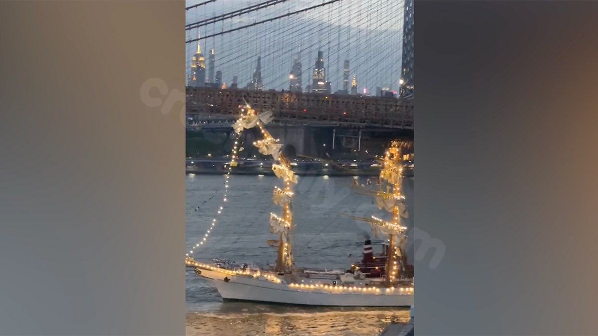 Massive sailing vessel collides with Brooklyn Bridge in dramatic NYC crash caught on camera