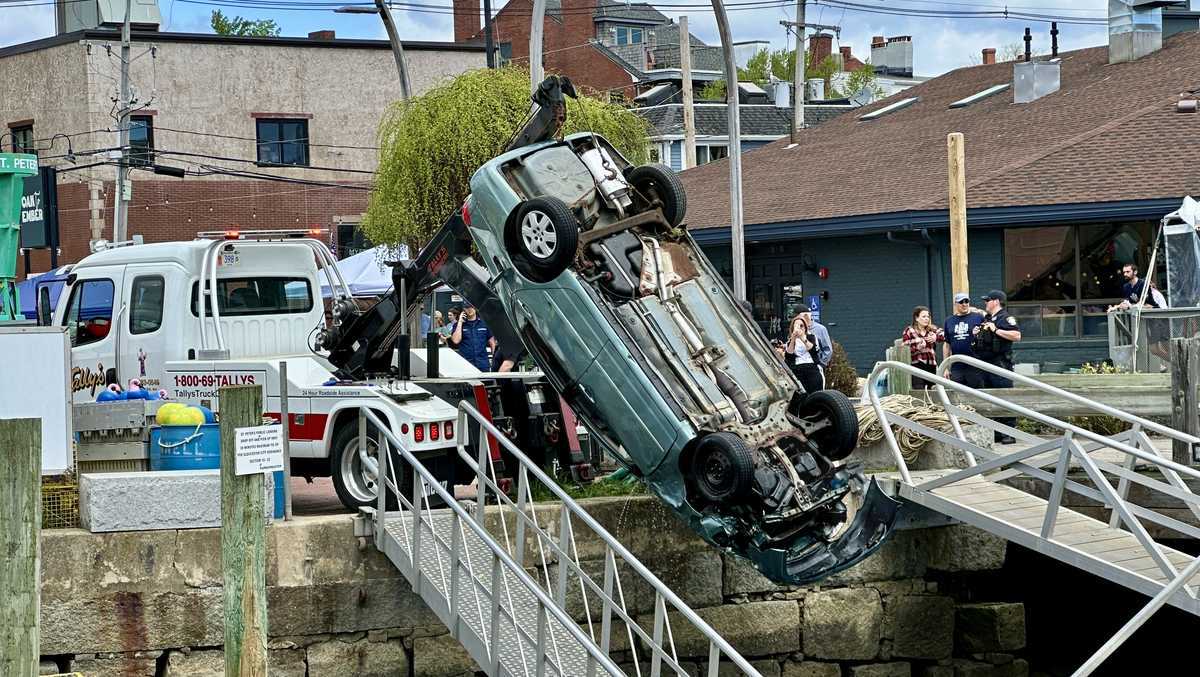 Off-duty firefighters help rescue 3 passengers after car plunges into water at Gloucester, Mass., park