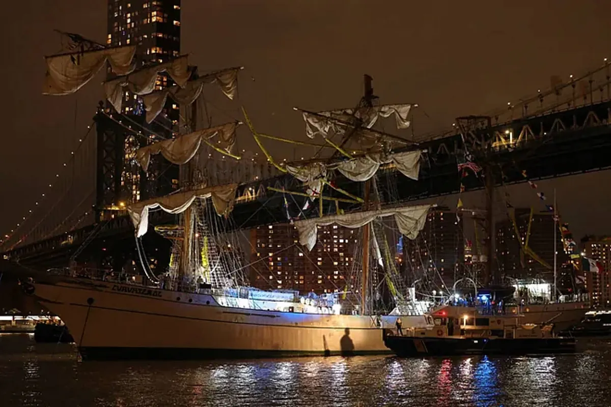Fatal Brooklyn Bridge crash: Federal authorities investigate tugboat's role in Mexican boat accident