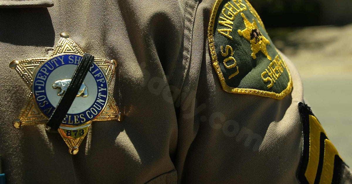 Los Angeles County sheriff's deputy dies in multi-car crash in Santa Clarita