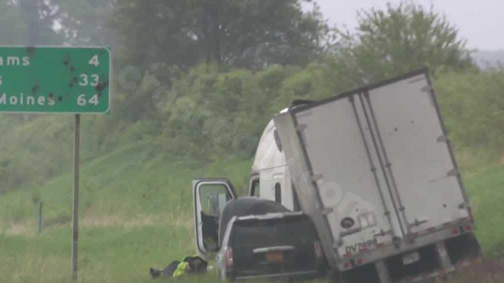 Mason City man dies in multi-vehicle crash on I-35