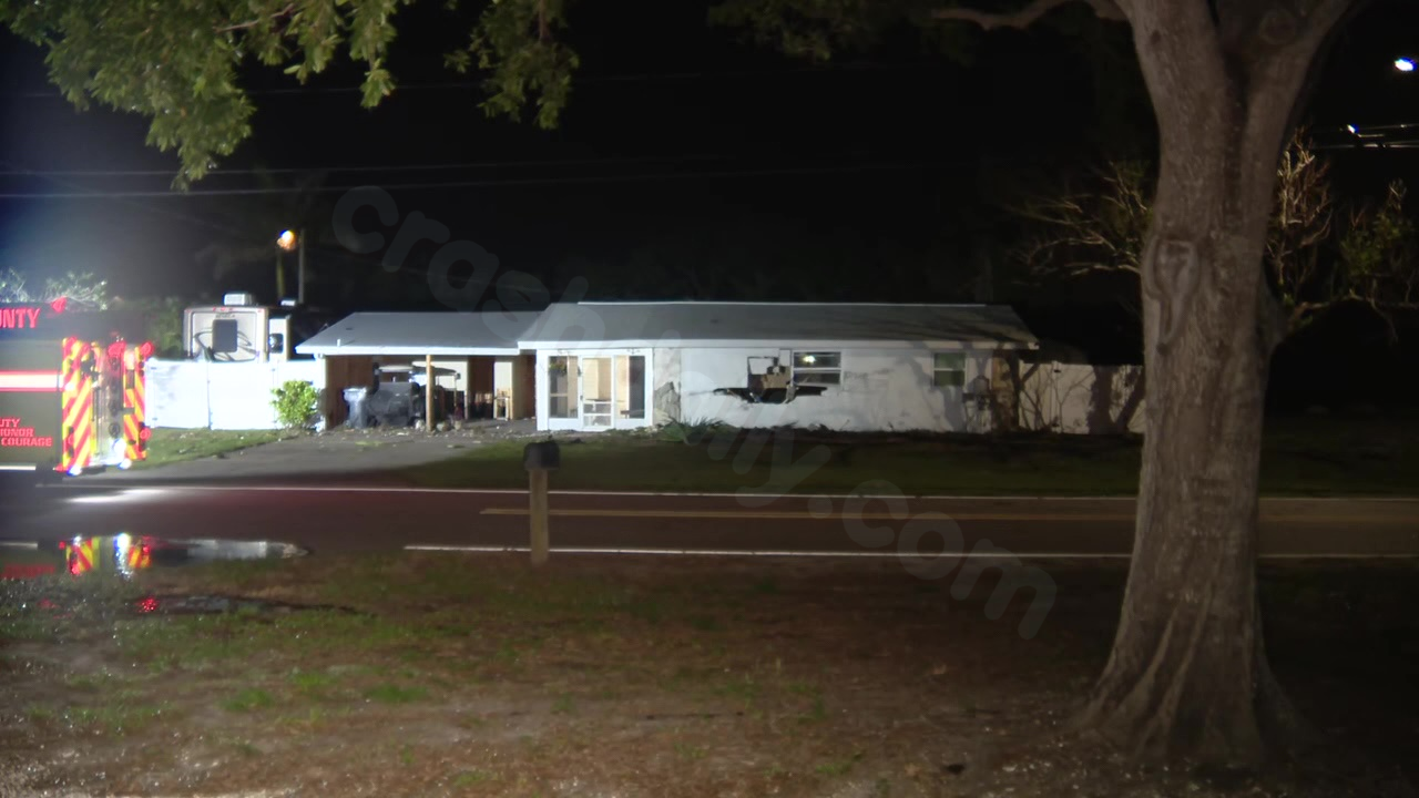 4 killed after car crashes, 'rolls' into Hillsborough County home
