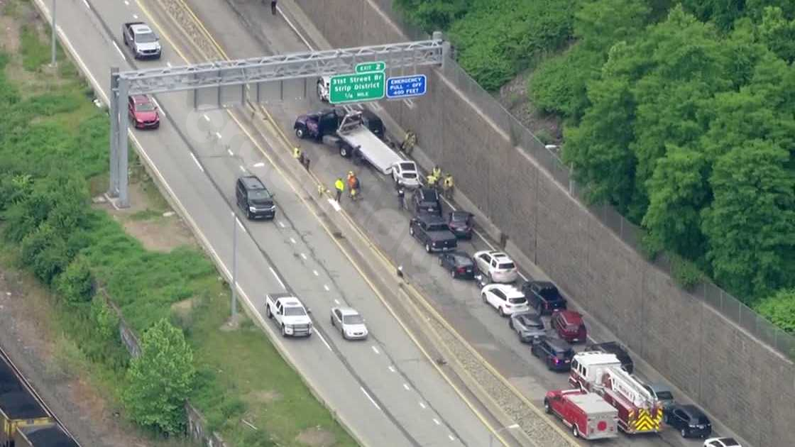 Multi-vehicle crash closes southbound Route 28 in Pittsburgh