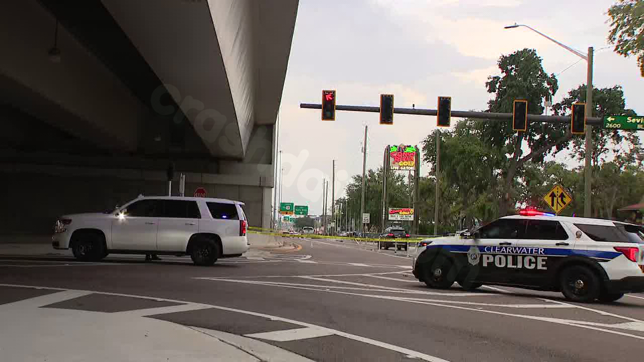 Moped rider thrown off Clearwater retaining wall: First responders