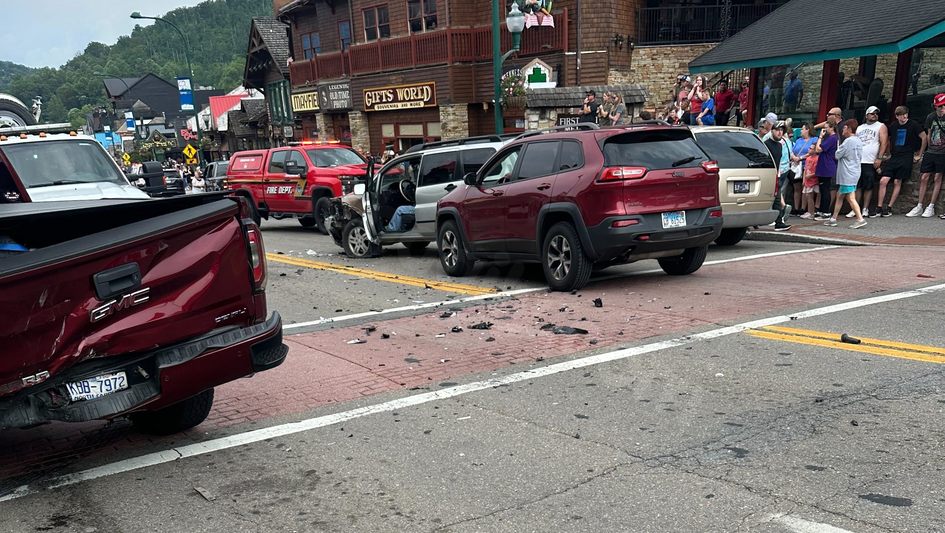 Gatlinburg Parkway Incident: Multiple Vehicles Collide