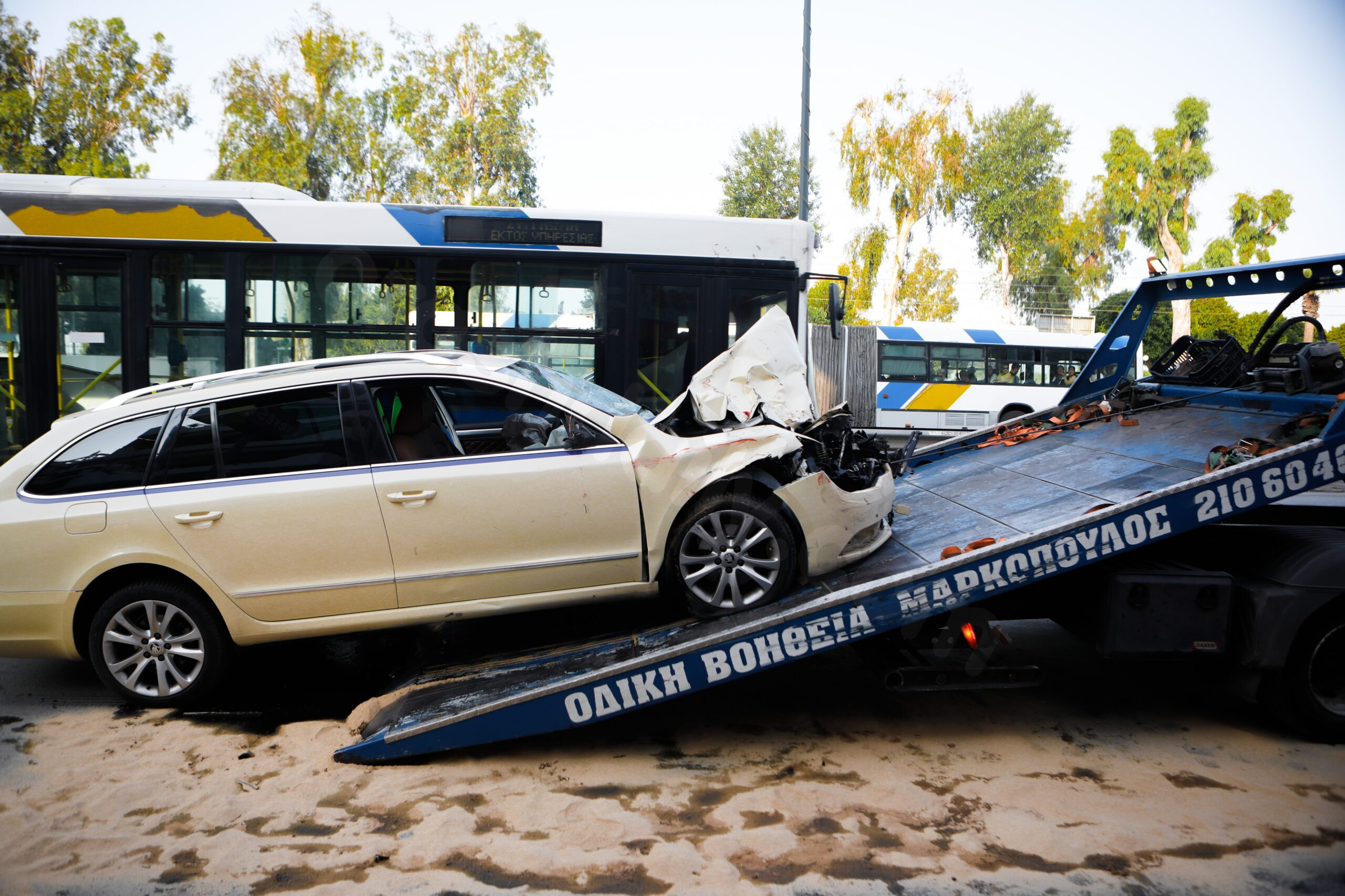 Fatal accident involving garbage truck and taxi worker