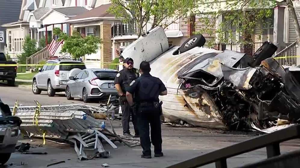 Multiple vehicles damaged in early Sunday morning collision