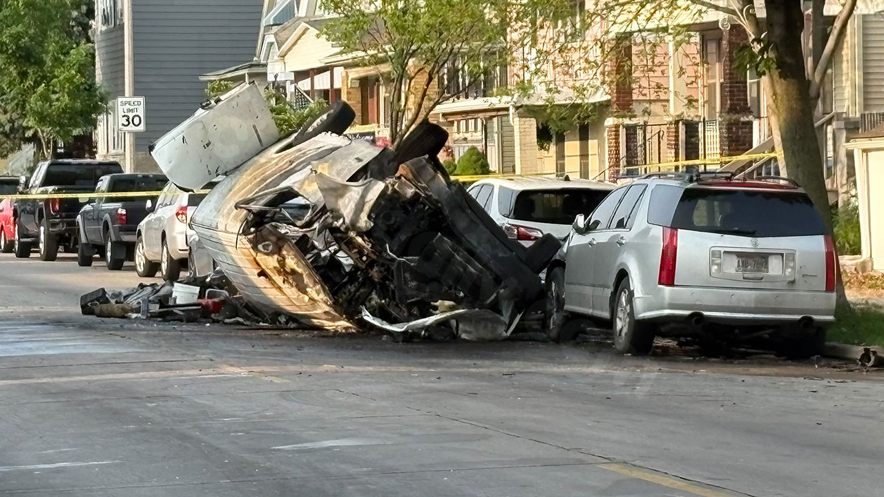 Crash near 6th and Hayes in Milwaukee; Several vehicles damaged