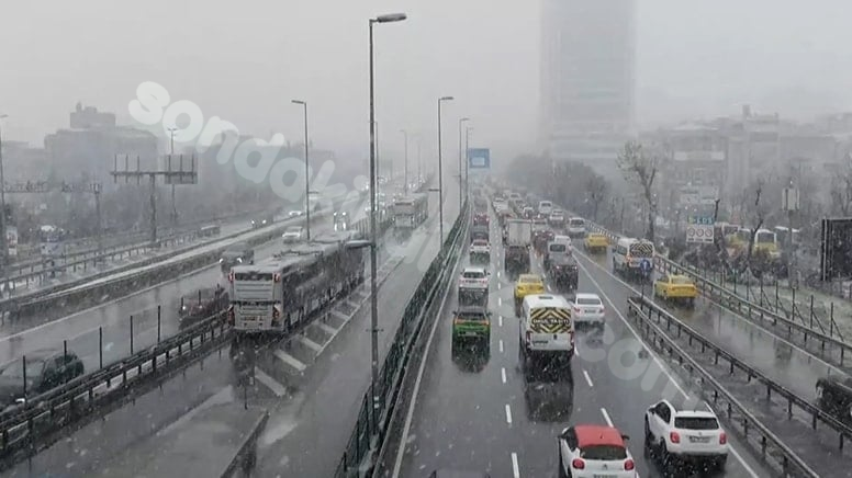 Trafik kazasıyla ilgili iki kritik noktada iş çıkışında şimdiden trafik yoğunluğu başladı!