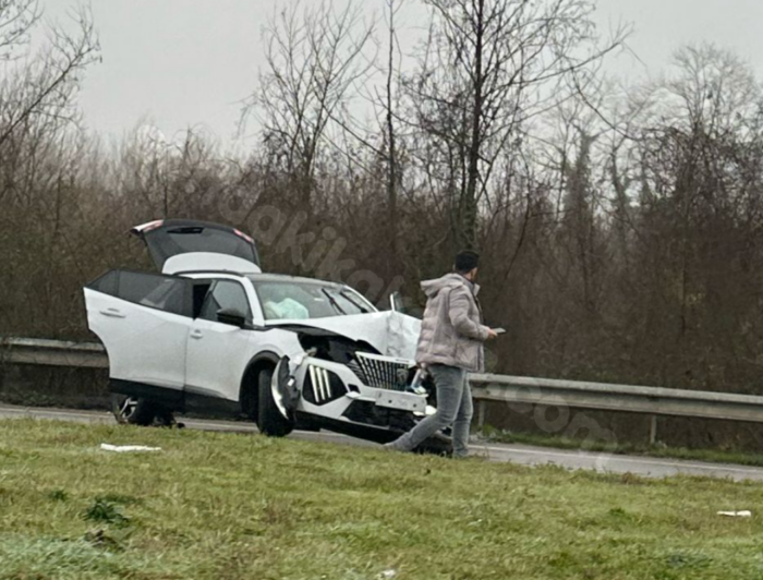 Akyazı'da Kaza: Araçlar Çok Hasar Aldı!