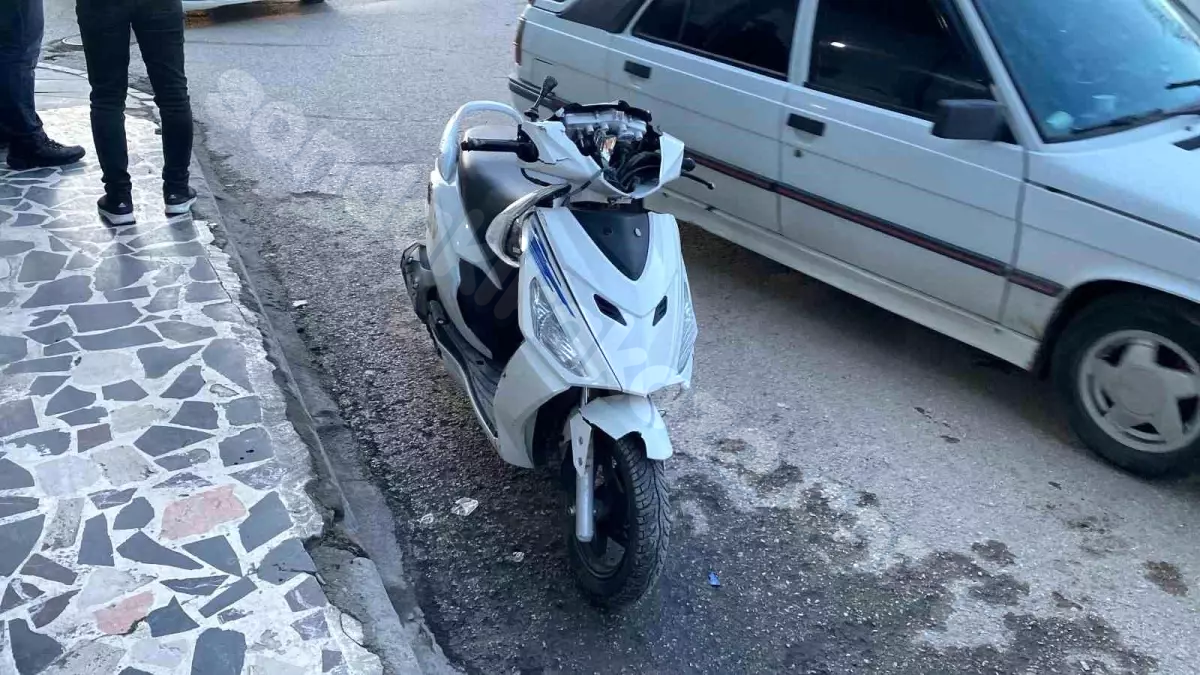 Elazığ'da Trafik Kazasında 2 Yaralı, Sürücü Olay Yerinden Kaçtı.