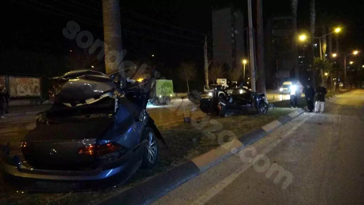 Adana'da Kaza: Araç Ikiye Ayrıldı