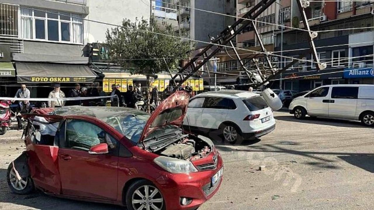Adana'da zincirleme trafik kazasında 2 kişi yaralandı.