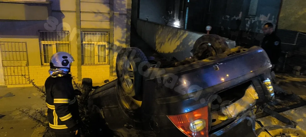 Trafik kazasında 3 araç çarpıştı ve 1 kişi yaralandı.