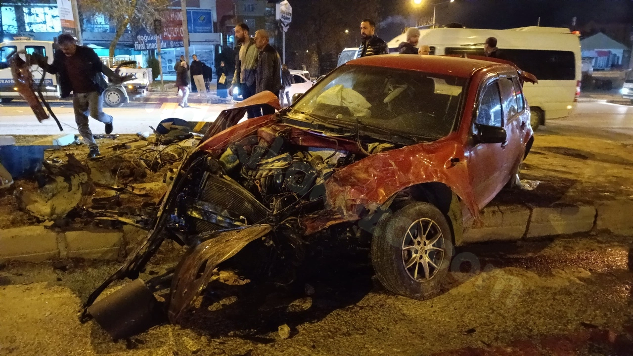 Elazığ'da meydana gelen trafik kazasında 5 kişi yaralandı.