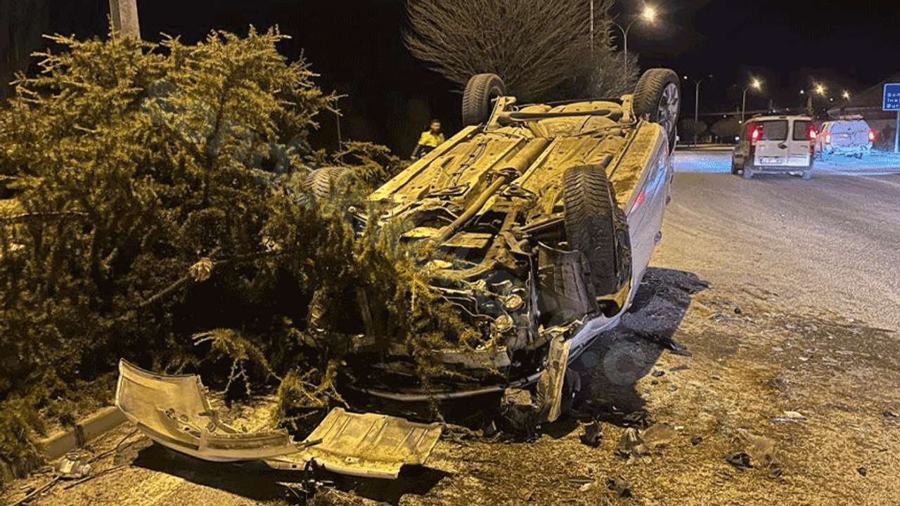 Kütahya'da trafik kazasında 3 kişi yaralandı.