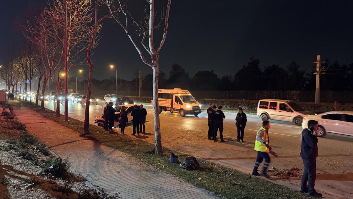 Bursa'da ardışık trafik kazasında 5 kişi yaralandı.