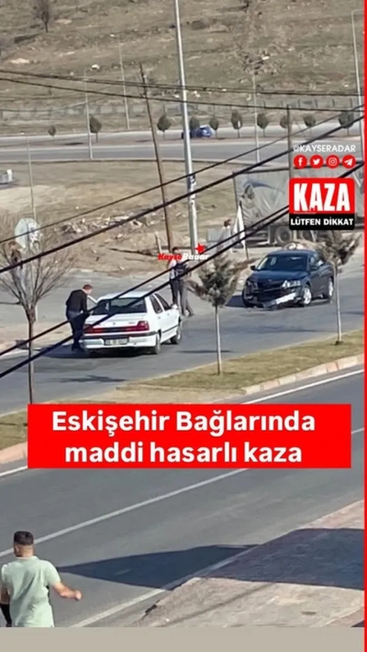 Eskişehir'de Bağlar semtinde maddi hasarlı bir trafik kazası oldu. Geçmiş olsun.