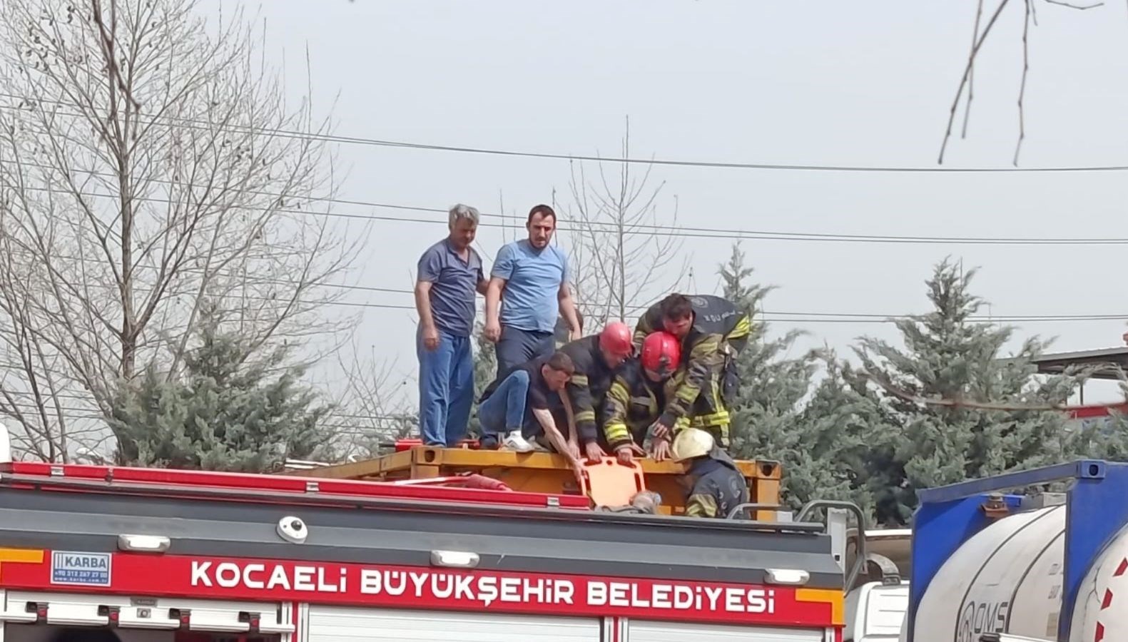 TIR tankında mahsur kalan kişi ağır yaralı olarak hastaneye sevk edildi.