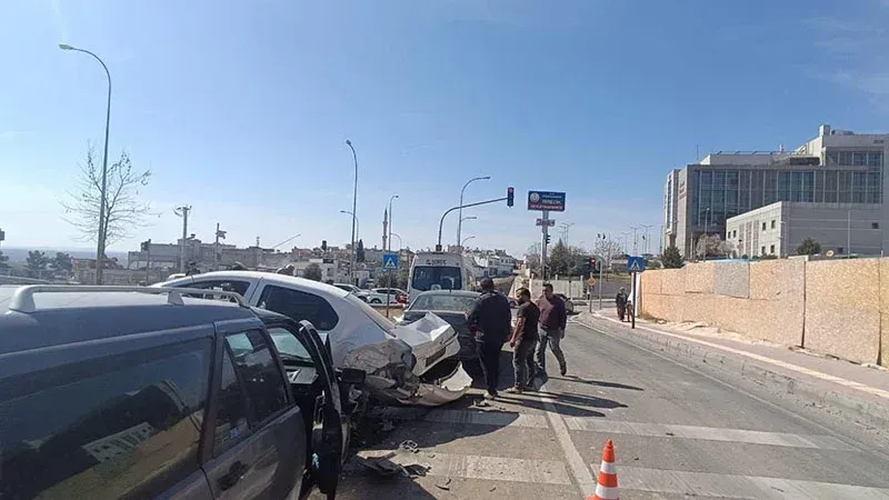 Birecik'te hastane bahçesinde kaza: 2 kişi yaralı