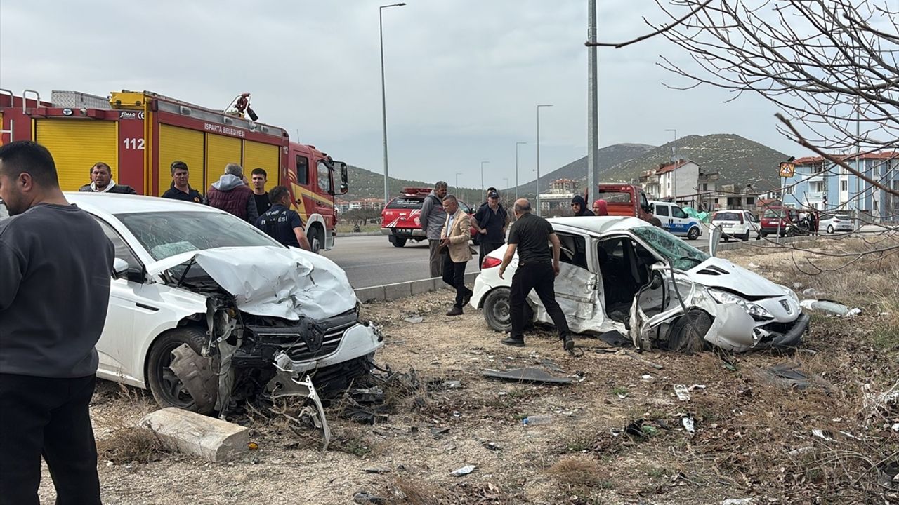 Isparta'da kaza sonucu 2 kişi hayatını kaybetti, 3 kişi yaralandı.