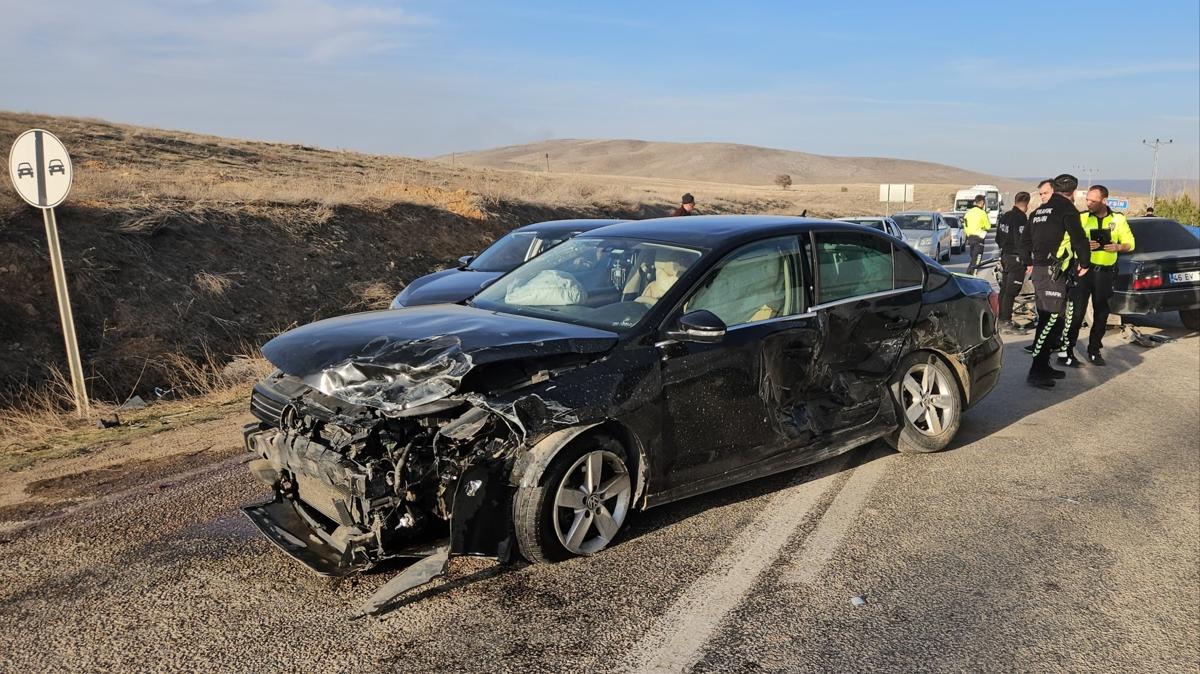 Kahramanmaraş'ta ardışık araç kazası: 5 yaralı