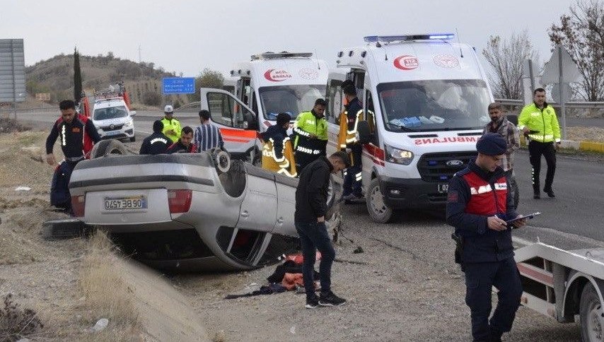 Adıyaman'da endişe verici kaza: Araç devrildi
